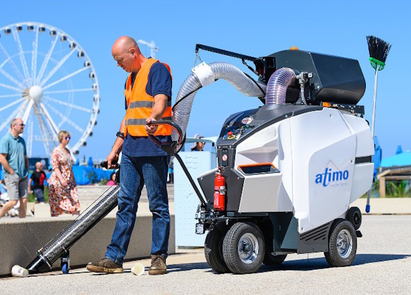 Straatafval opzuigen op festivalterrein
