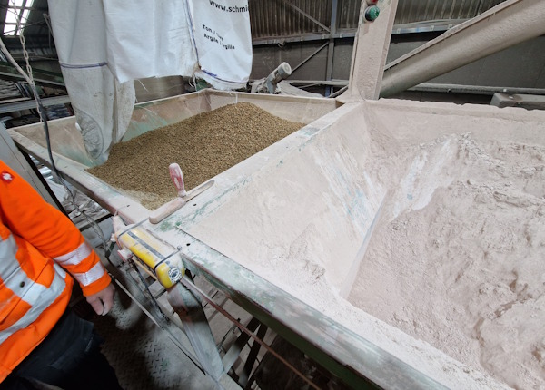 opzuigen van meststof en plantvoeding om brand te voorkomen