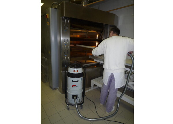 Industriele stofzuiger voor ovenreiniging