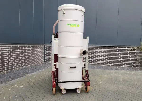 Dankzij 175 liter inhoud kan deze tweedehands depureco lang zuigen zonder stoppen