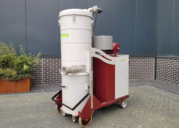 Deze tweedehands krachtige Depureco stofzuiger kan zeer zwaar materiaal opzuigen