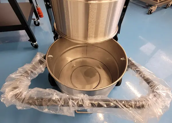 De container van de ZFR 10 PRO kan 40 liter vuilnis vasthouden